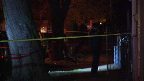 Boy, 16, shot in knee in Chicago Lawn overnight